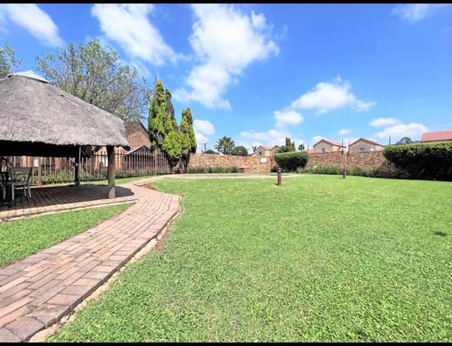 2 BEDROOM APARTMENT FOR SALE IN WILGEHEUWEL